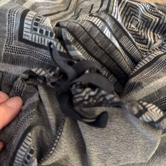 Women’s Fabletics Norwalk Black Grey Sports Top Built in Bra, Active Tank, Sz M​ - Picture 7 of 8